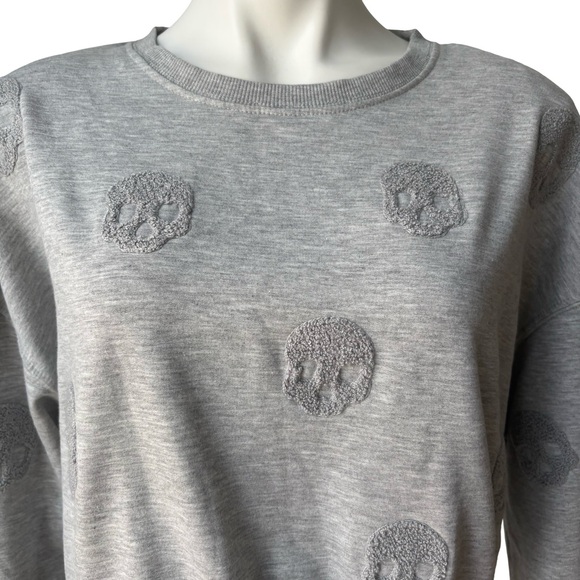 Olive + Oak Cropped Gray Sweatshirt with Embroidered Skulls, Sz M - Picture 7 of 12